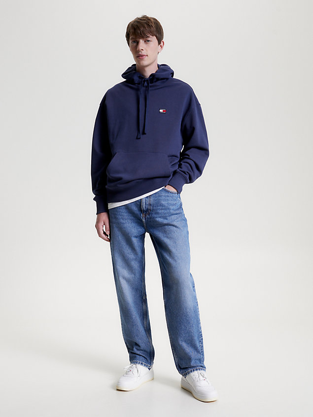 blue relaxed fit hoodie met kleine badge voor heren - tommy jeans