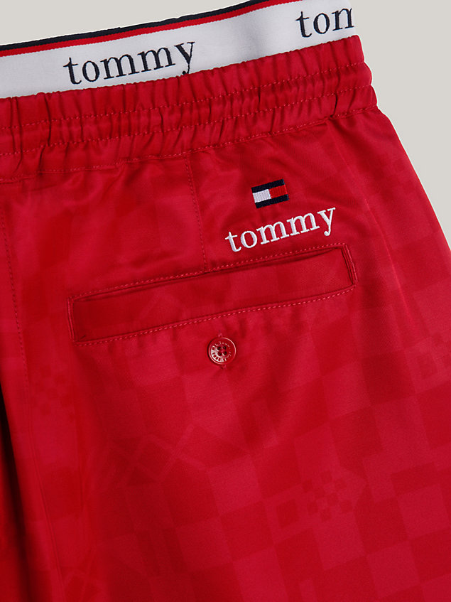 red shorts mit schachbrettmuster und logo für herren - tommy jeans