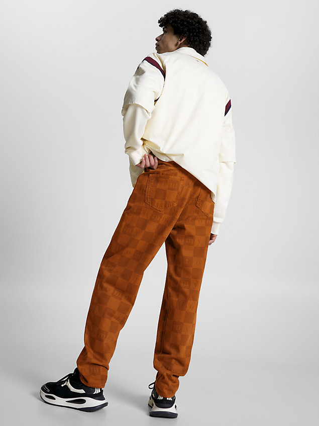 pantaloni relaxed fit dual gender a scacchi brown da uomo tommy jeans