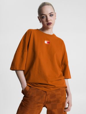 brown essential logo t-shirt for men tommy jeans