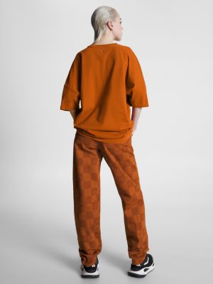 brown essential logo t-shirt for men tommy jeans