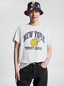 white tommy jeans x smiley® dual gender new york t-shirt for men tommy jeans