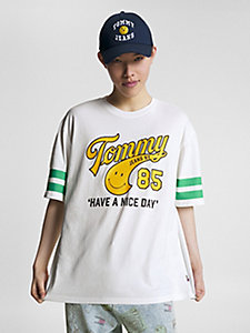 white tommy jeans x smiley® dual gender slogan t-shirt for men tommy jeans