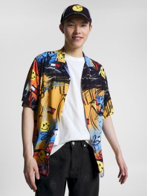 red tommy jeans x smiley® graffiti relaxed short sleeve shirt for men tommy jeans