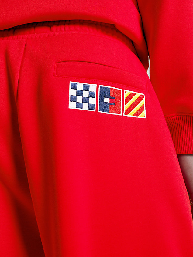 red relaxed fit fleece-jogginghose mit logo für herren - tommy jeans