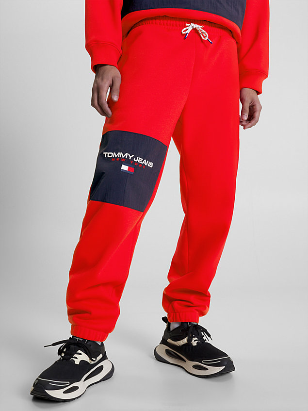 red relaxed fleece jogger met logo voor heren - tommy jeans