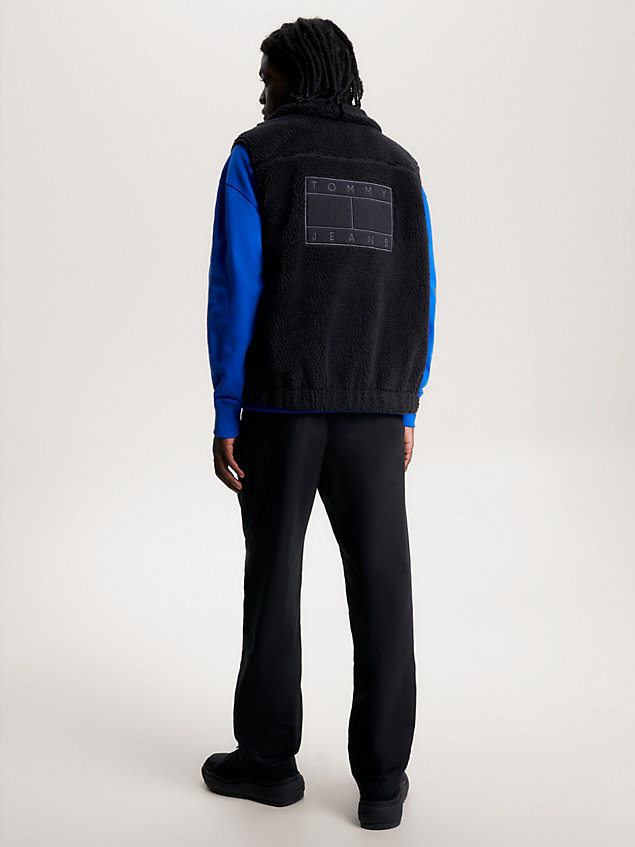 black relaxed gewatteerde bodywarmer van sherpa fleece voor heren - tommy jeans