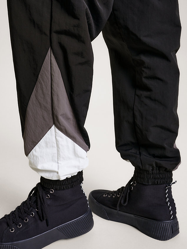 joggers con diseño color block black de hombre tommy jeans