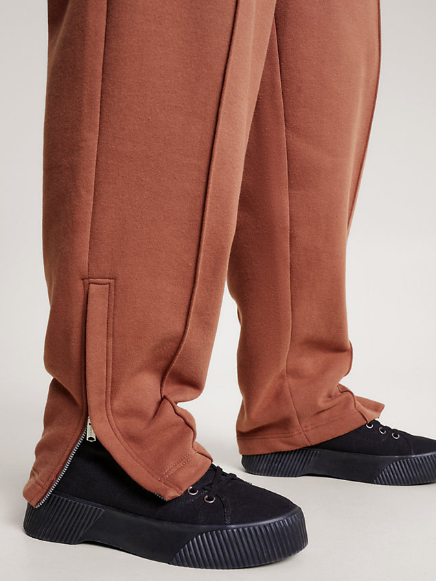 brown essential garment-washed jogger met enkelrits voor heren - tommy jeans