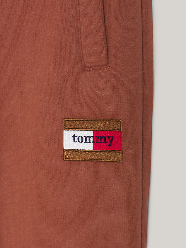 brown essential garment-washed jogger met enkelrits voor heren - tommy jeans