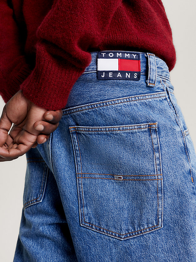 denim aiden baggy jeans mit fade-effekt am saum für herren - tommy jeans