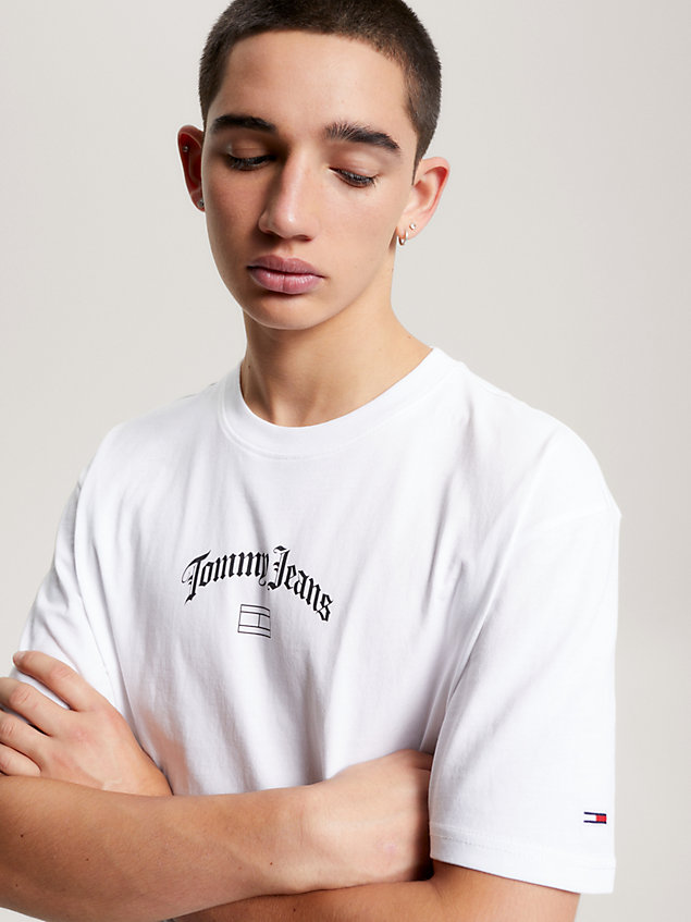 white logo classic fit t-shirt for men tommy jeans