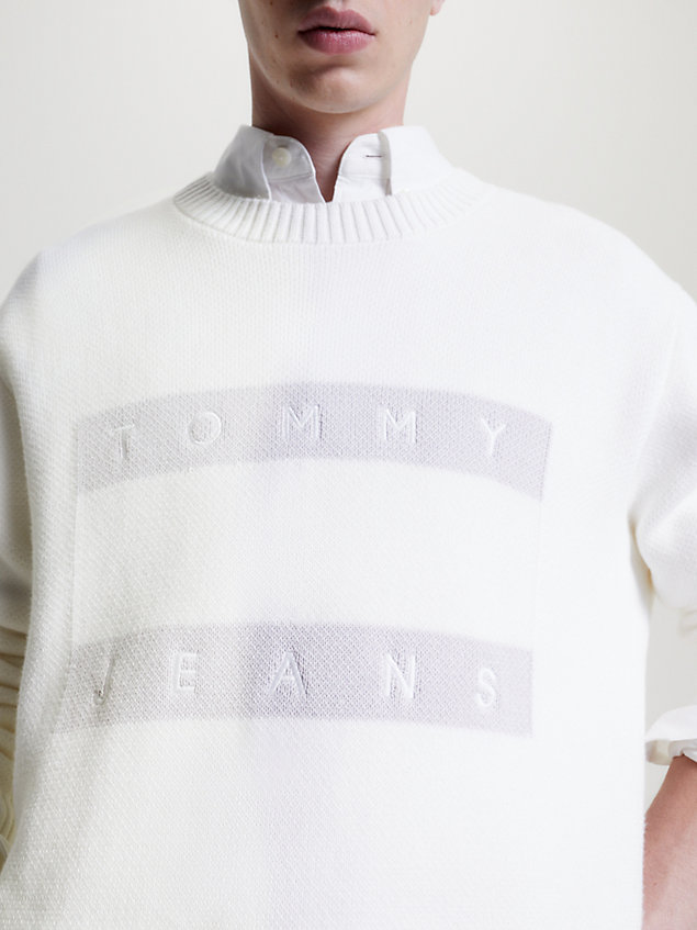white relaxed fit pullover mit flag-badge für herren - tommy jeans