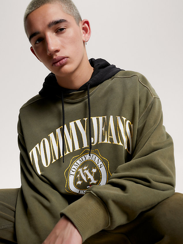 green varsity sweatshirt met boxy fit en logo voor heren - tommy jeans