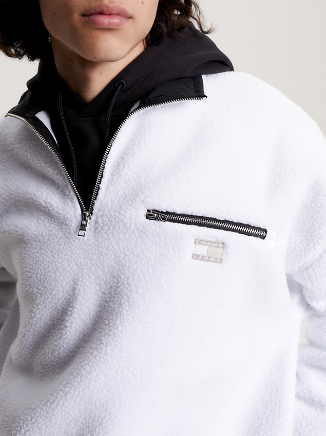white essential sweatshirt van sherpa-fleece voor heren - tommy jeans