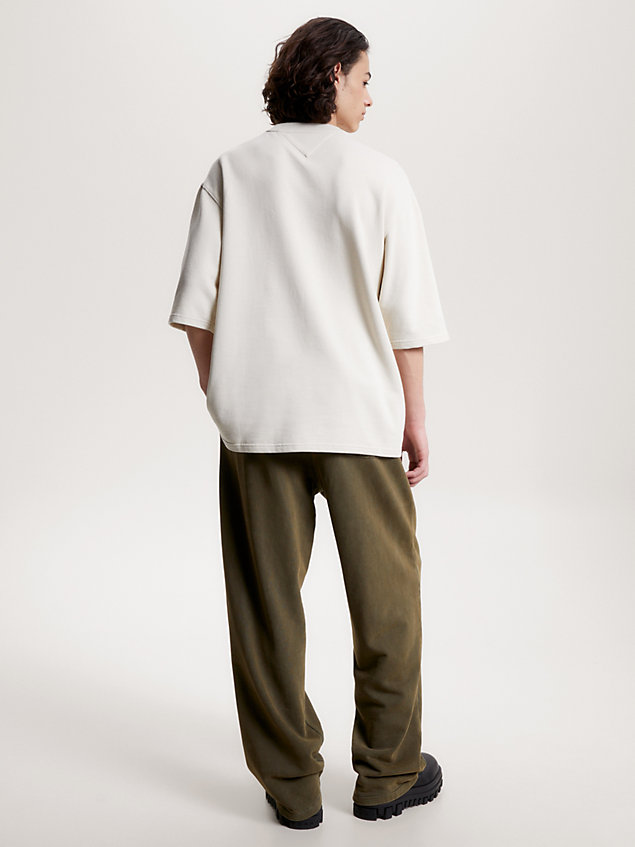 t-shirt essential oversize con distintivo beige da uomo tommy jeans