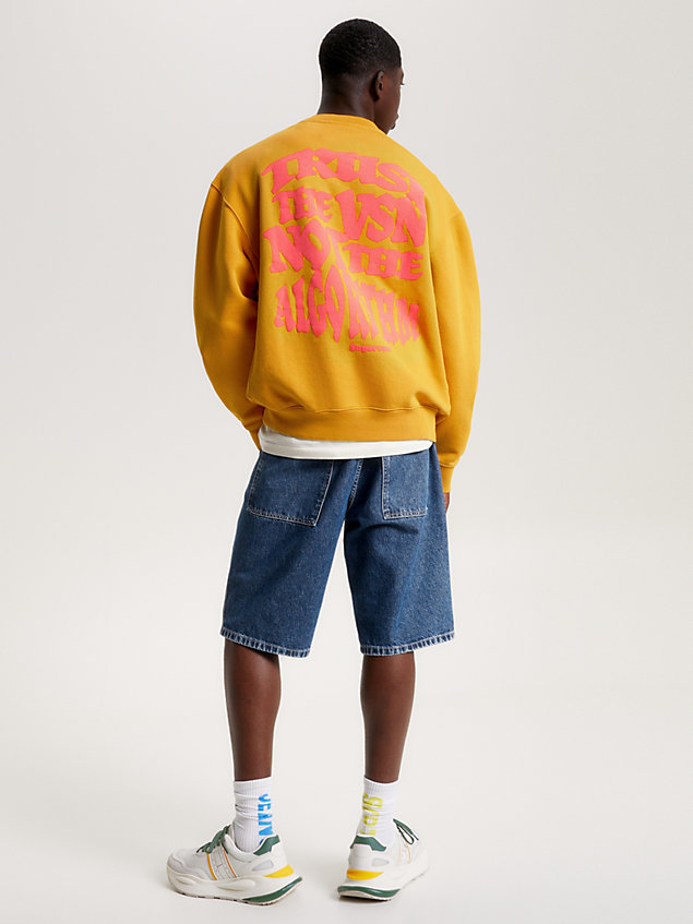 sweat tommy x supervsn trust the vsn yellow pour hommes tommy jeans