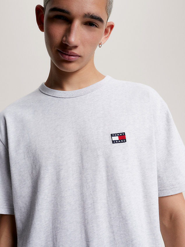 grey badge classic fit t-shirt for men tommy jeans