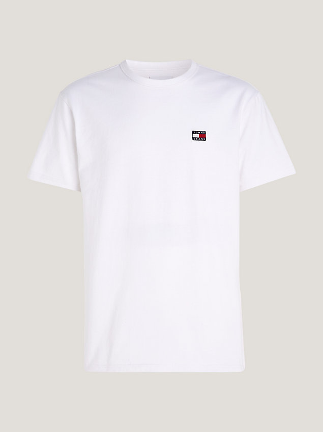 white classic fit t-shirt met badge voor heren - tommy jeans