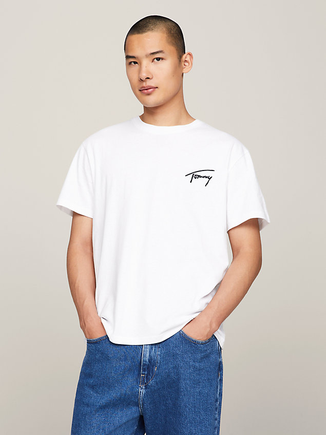 white t-shirt mit aufgesticktem signatur-logo für herren - tommy jeans