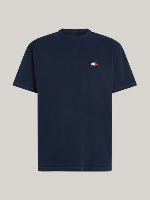 t-shirt con distintivo tommy sul petto blu da uomini tommy jeans