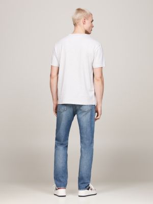 t-shirt con distintivo tommy sul petto grigio da uomini tommy jeans