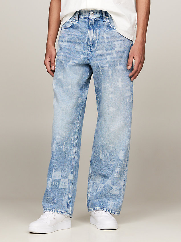 denim genderneutrale jeans mit weitem bein und gelasertem print für herren - tommy jeans