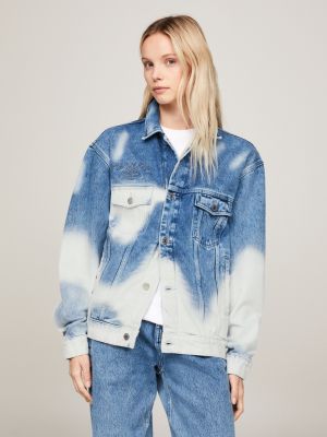 denim genderneutrale ombré-truckerjacke aus denim für herren - tommy jeans