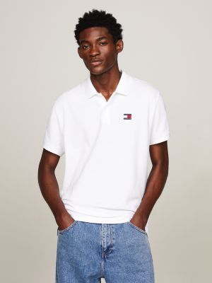 weiß regular fit poloshirt mit badge für herren - tommy jeans