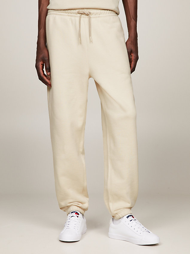 joggers relaxed fit con logo beige da uomini tommy jeans