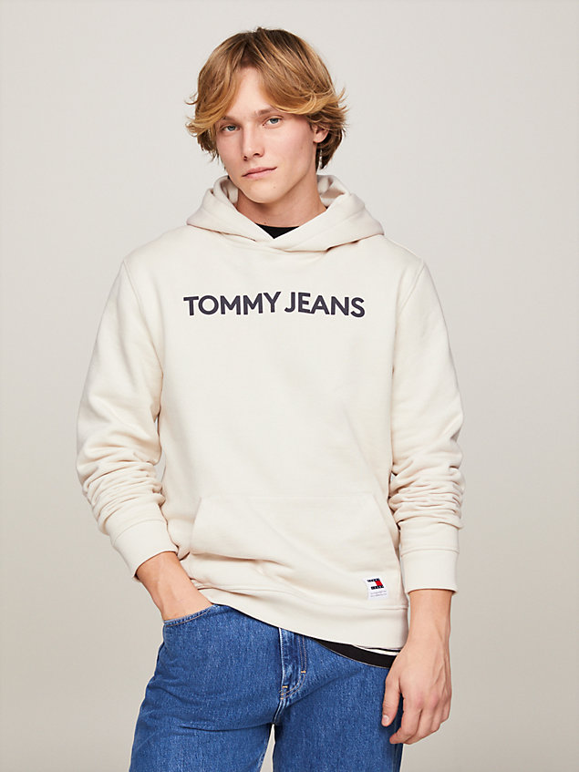 sudadera de felpa con capucha y logo classics beige de hombres tommy jeans