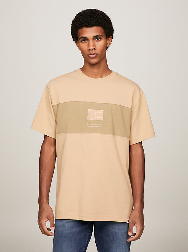 beige tonal logo colour-blocked t-shirt for men tommy jeans