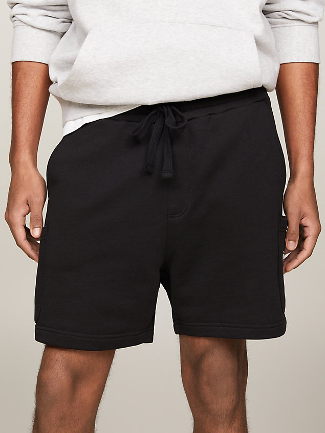 black cargo-shorts aus gebürstetem terry mit badge für herren - tommy jeans