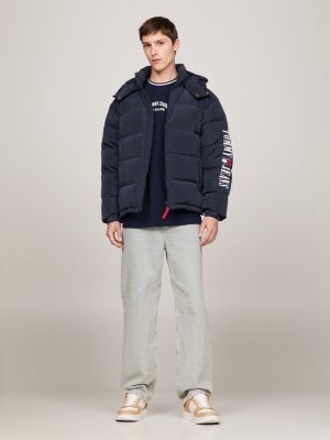 blue archive alaska pufferjacke mit flag für herren - tommy jeans
