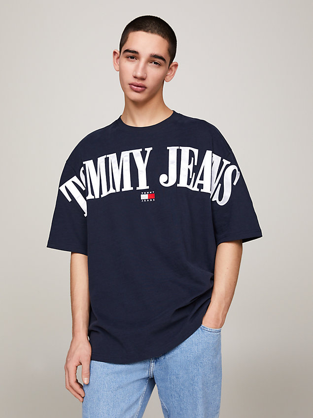 blue oversized t-shirt met badge voor heren - tommy jeans