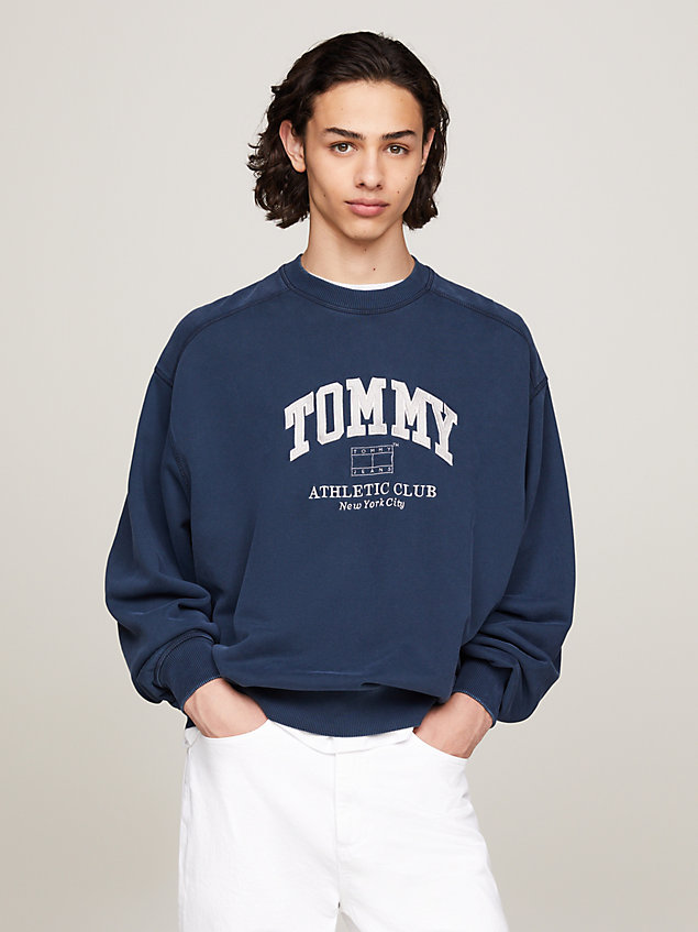 blue boxy fit garment-dyed varsity sweatshirt voor heren - tommy jeans