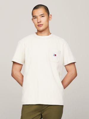 beige t-shirt mit waffel-struktur und brusttasche für herren - tommy jeans