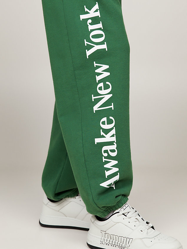 green tommy x awake ny relaxed jogger met logo voor heren - tommy jeans