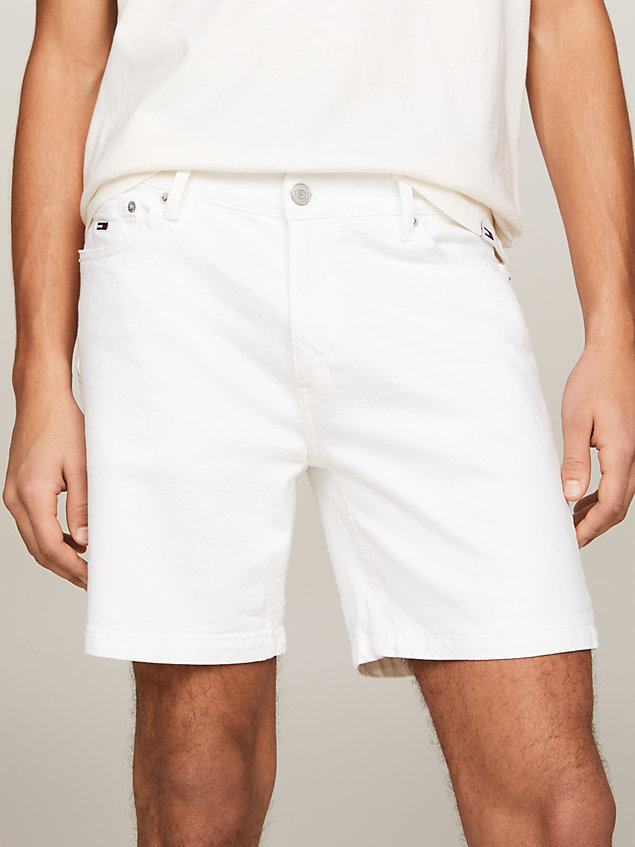 pantalón vaquero corto dad classics blanco denim de hombres tommy jeans