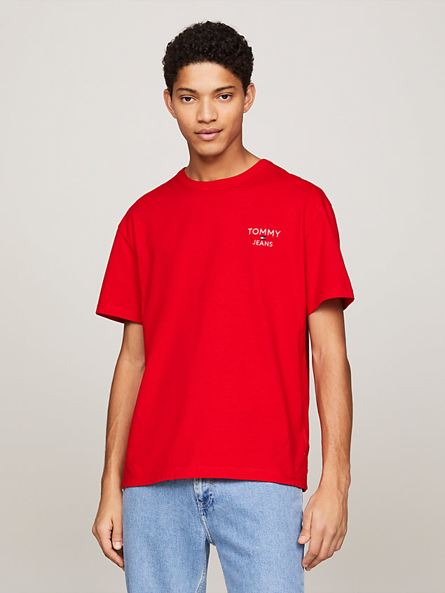 red t-shirt mit aufgesticktem logo für herren - tommy jeans