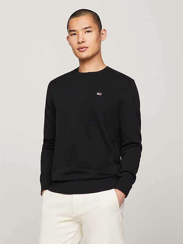 black sweter o wąskim kroju z kolekcji essential dla mężczyźni - tommy jeans