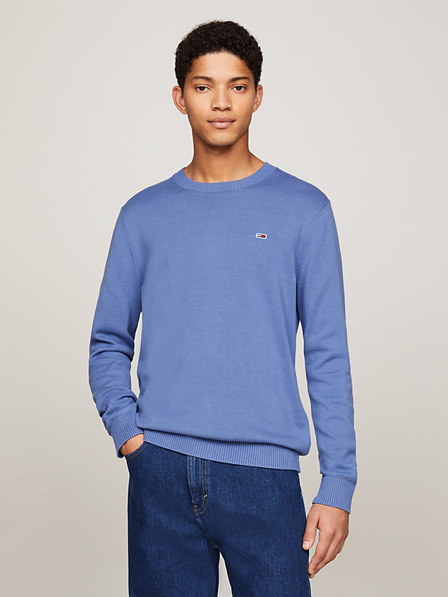 blue sweter o wąskim kroju z kolekcji essential dla mężczyźni - tommy jeans