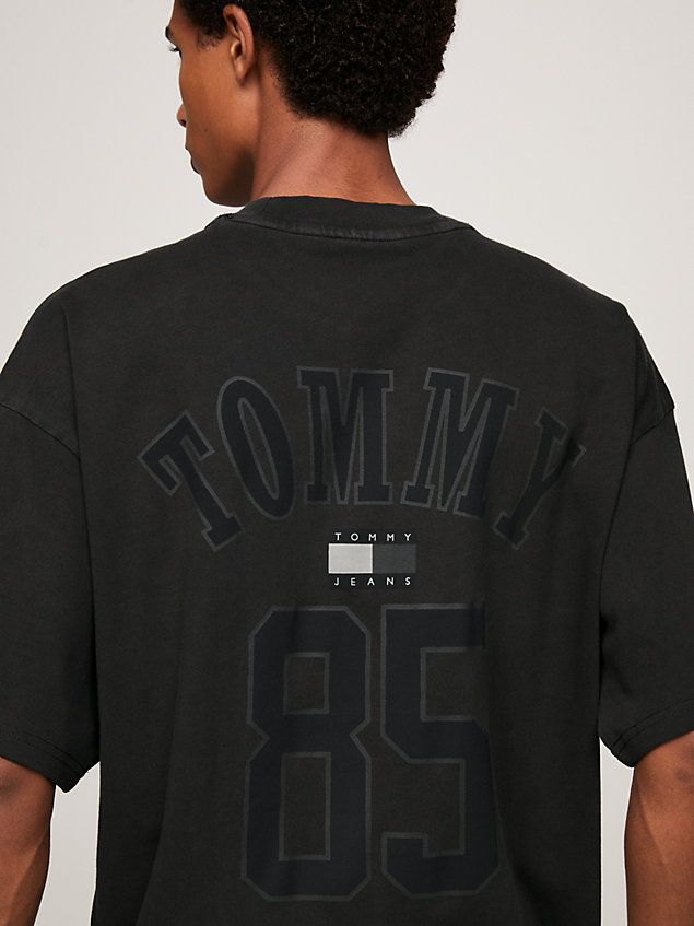 black tommy remastered 1985 relaxed uniseks t-shirt voor heren - tommy jeans