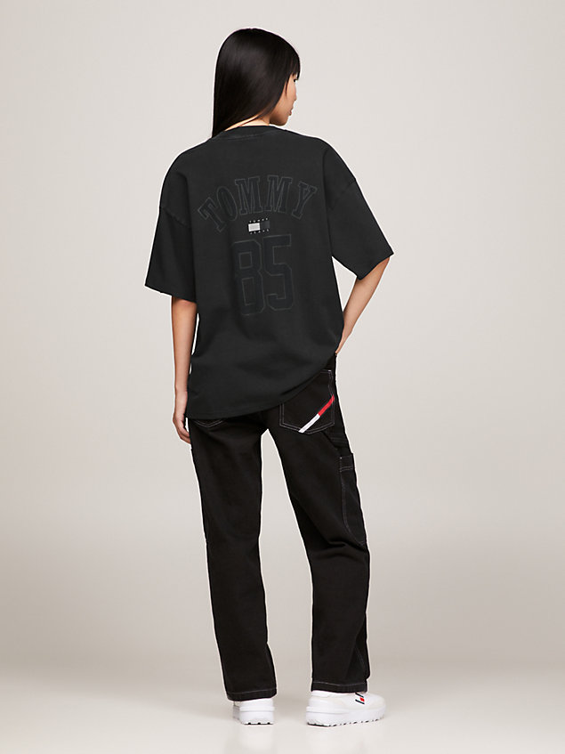 black luźny t-shirt z kolekcji tommy remastered dla mężczyźni - tommy jeans