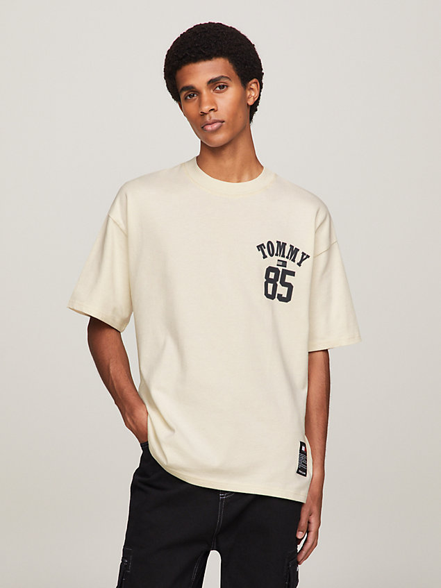white tommy remastered 1985 relaxed uniseks t-shirt voor heren - tommy jeans