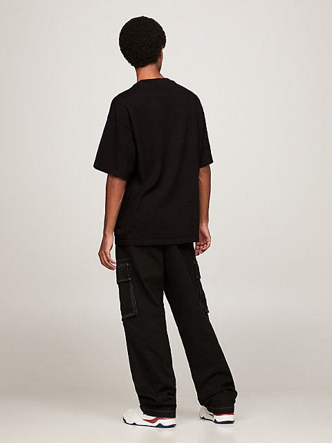 black tommy x avirex genderneutrales logo-t-shirt für herren - tommy jeans