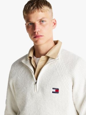 pull tommy badge zippé beige pour hommes tommy jeans