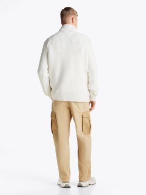 pull tommy badge zippé beige pour hommes tommy jeans