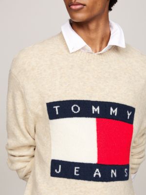 beige gemêleerde wolmix trui met vlagbadge voor heren - tommy jeans