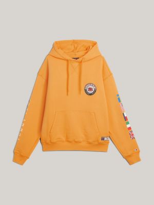gold tommy jeans international games hoodie mit rückenlogo für herren - tommy hilfiger